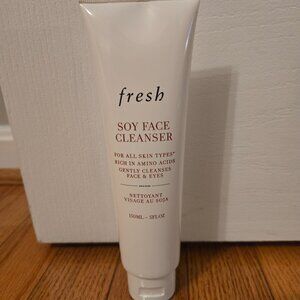 Brand new Fresh soy hydrating gentle face cleanser
